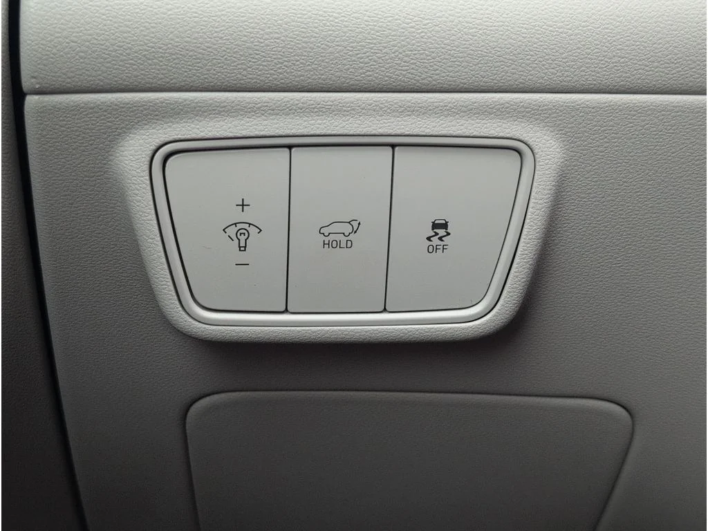 Used 2024 SILVER Hyundai SEL AWD image 27