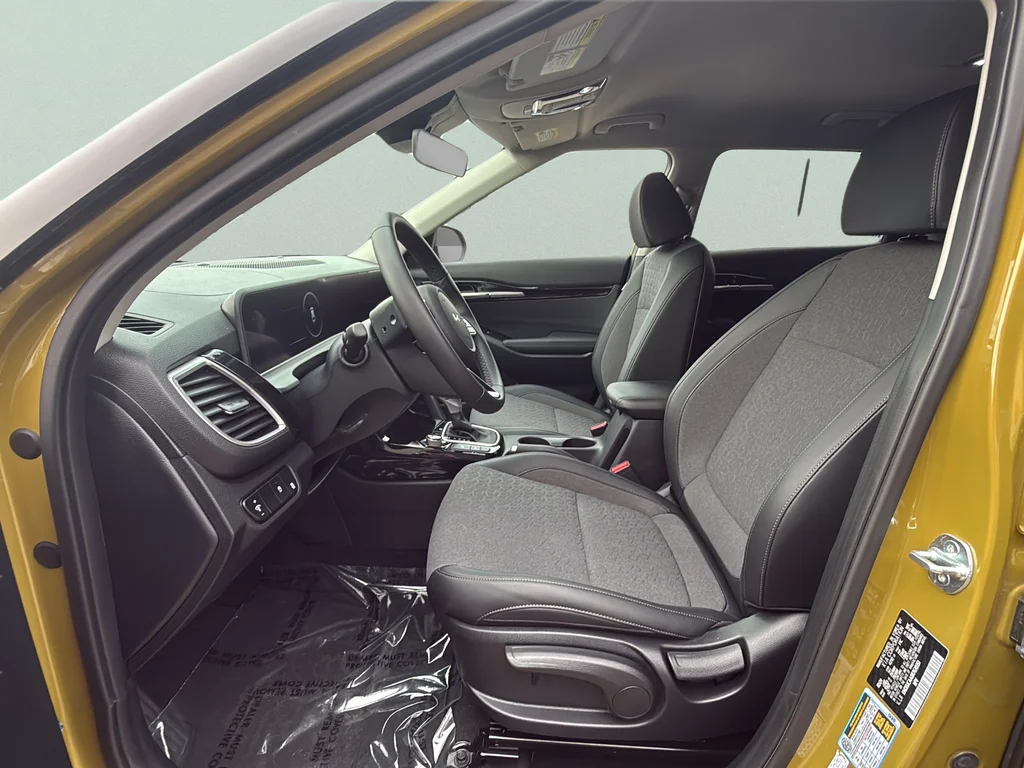 Used 2024 Green Kia S image 10