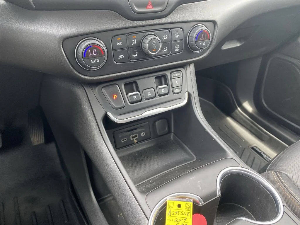 Used 2019 Quicksilver Metallic GMC SLT image 24