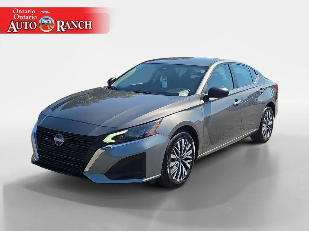 Used 2025 Gun Metallic Nissan SV image 7