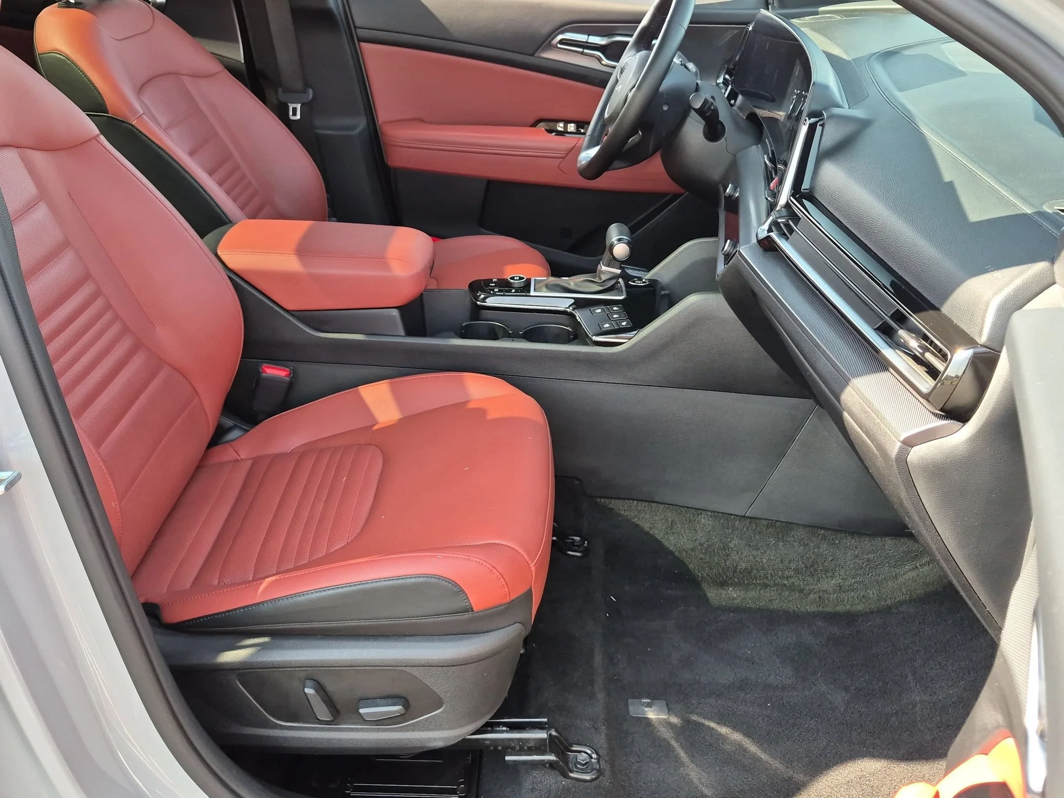 Used 2023 Wolf Gray Kia SX-Prestige image 28