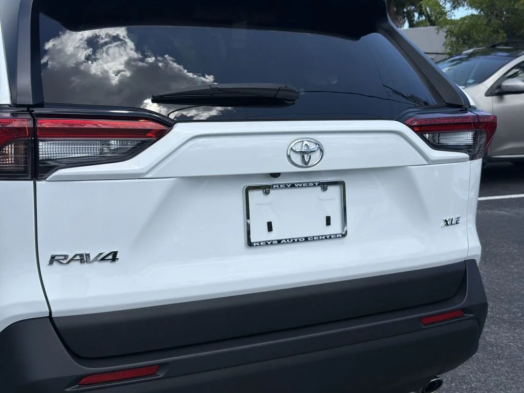 Used 2025 White Toyota XLE image 39