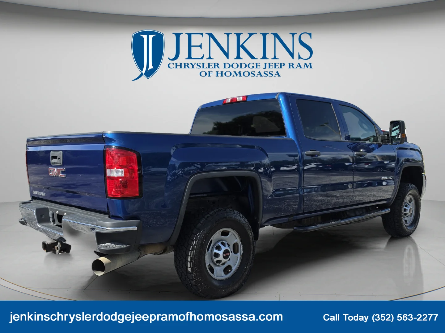 Used 2018 Stone Blue Metallic GMC Base image 5
