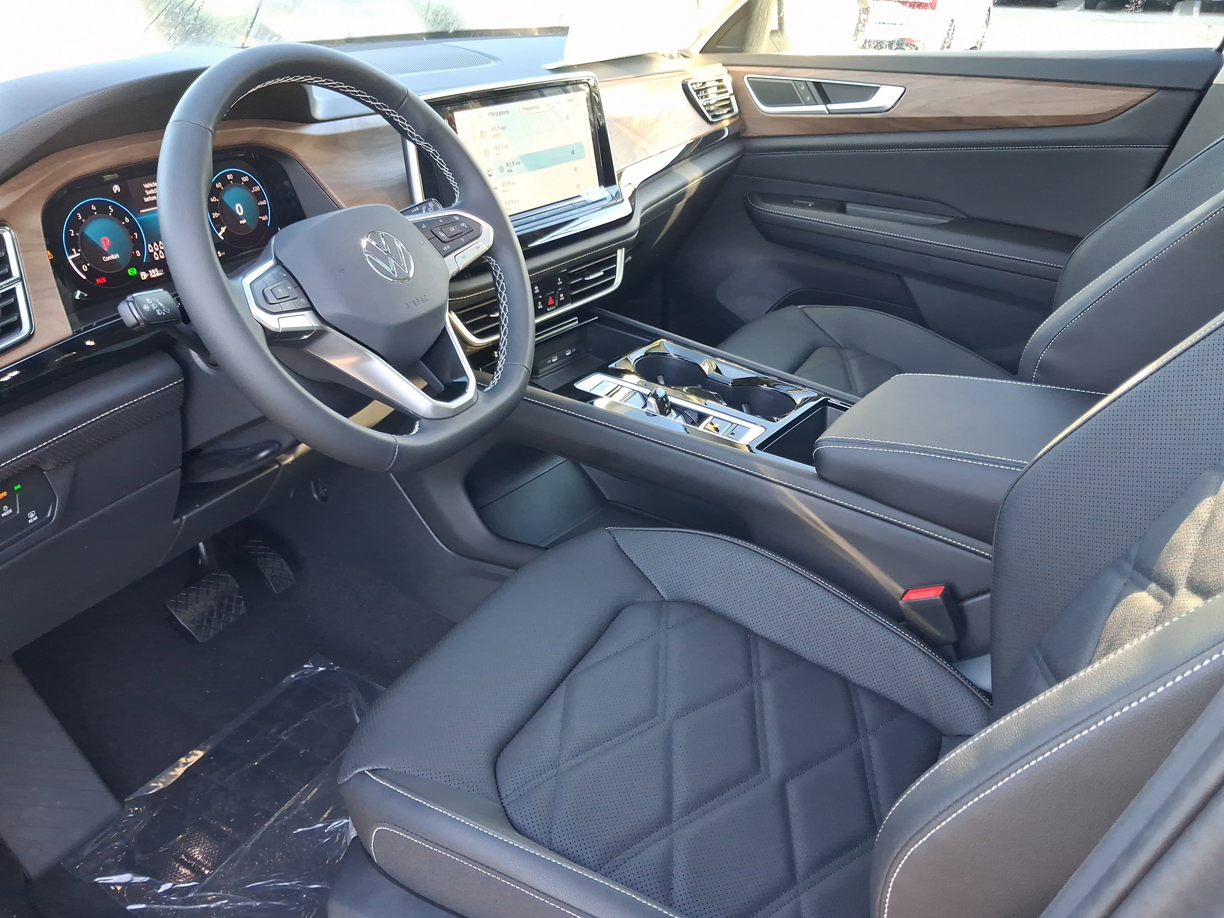 New 2026 White Volkswagen 2.0T SE w/Technology image 7