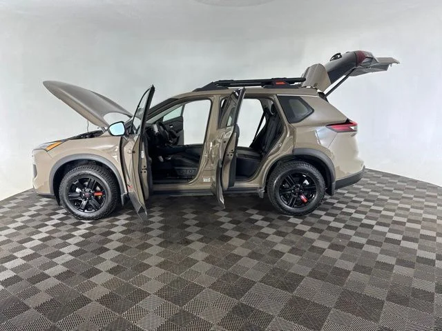 Used 2025 Beige/tan Nissan Rock Creek image 9