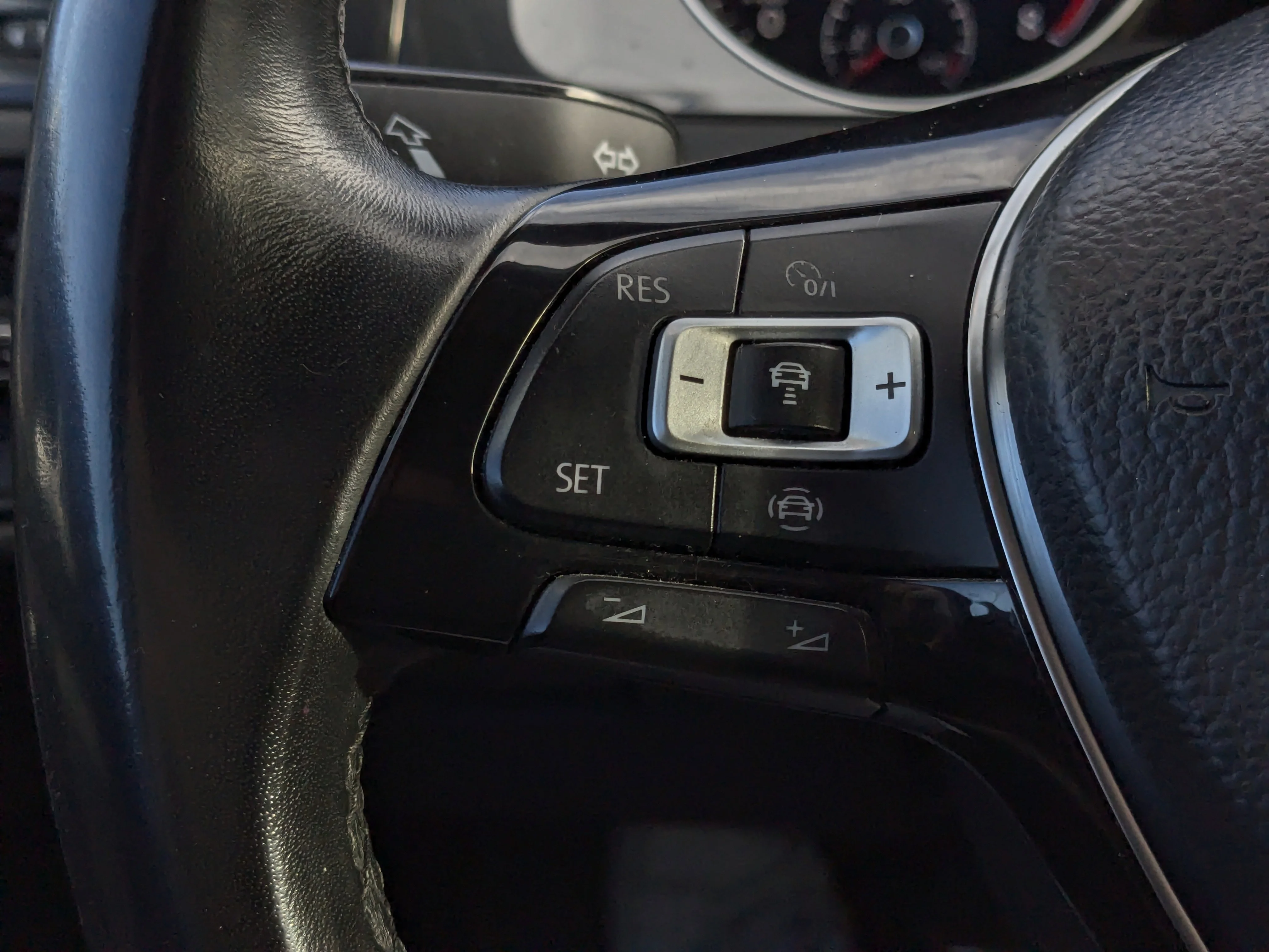 Used 2019 Grey Volkswagen Comfortline image 18