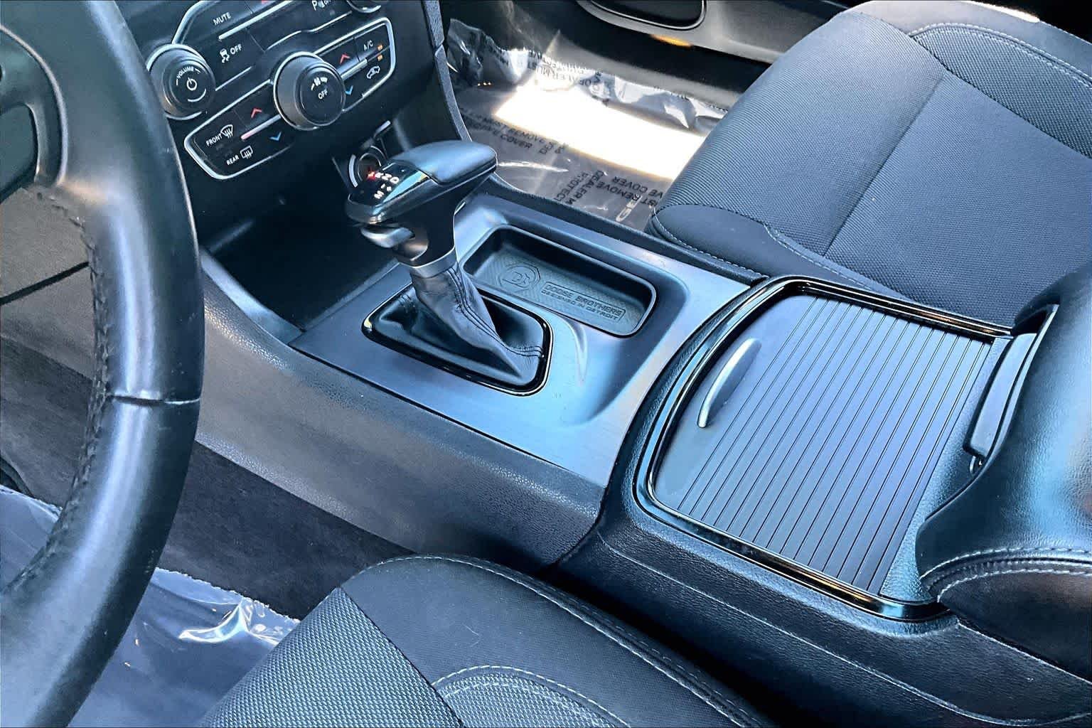 Used 2017 Pitch Black Clearcoat Dodge SE image 16