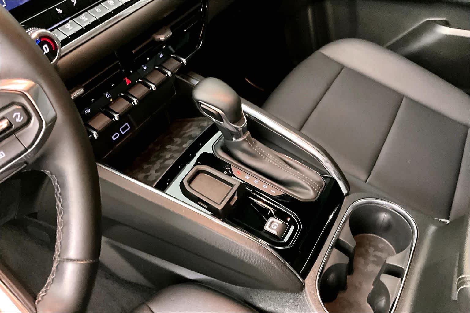 Used 2024 Summit White GMC Elevation image 15