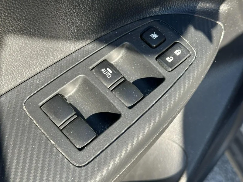 Used 2025 Alloy Silver Metallic Mitsubishi SE S-AWC image 17