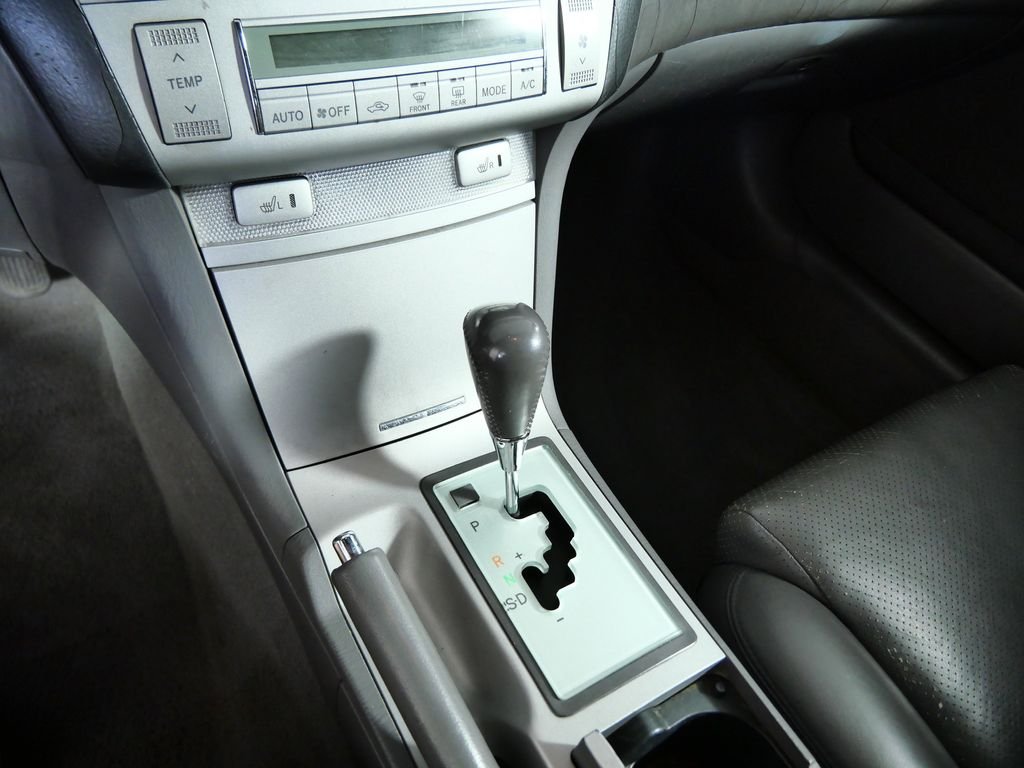 Used 2004 Black Toyota SLE image 22