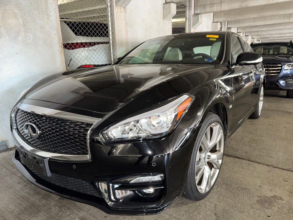 2016 INFINITI Q70