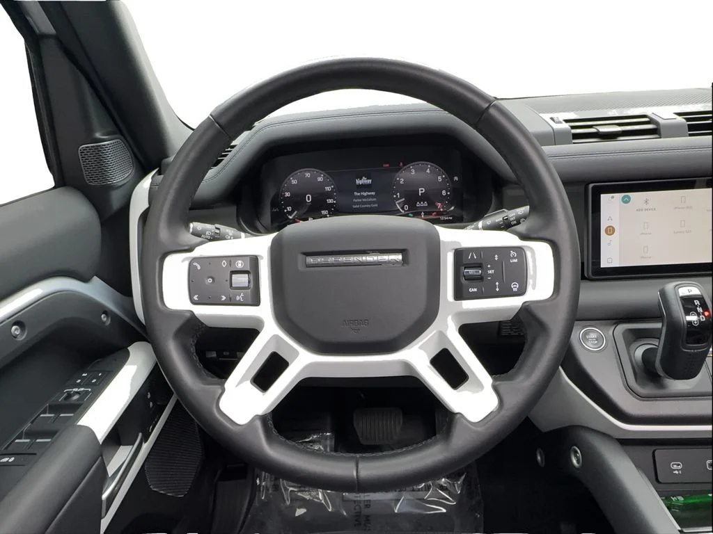 Used 2024 Silver Land Rover S image 39