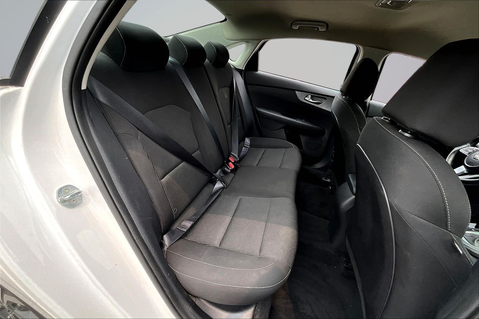 Used 2021 White Kia LXS image 21