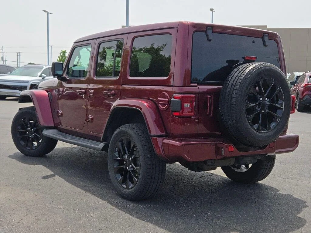 Used 2021  Jeep Unlimited Sahara High Altitude image 15