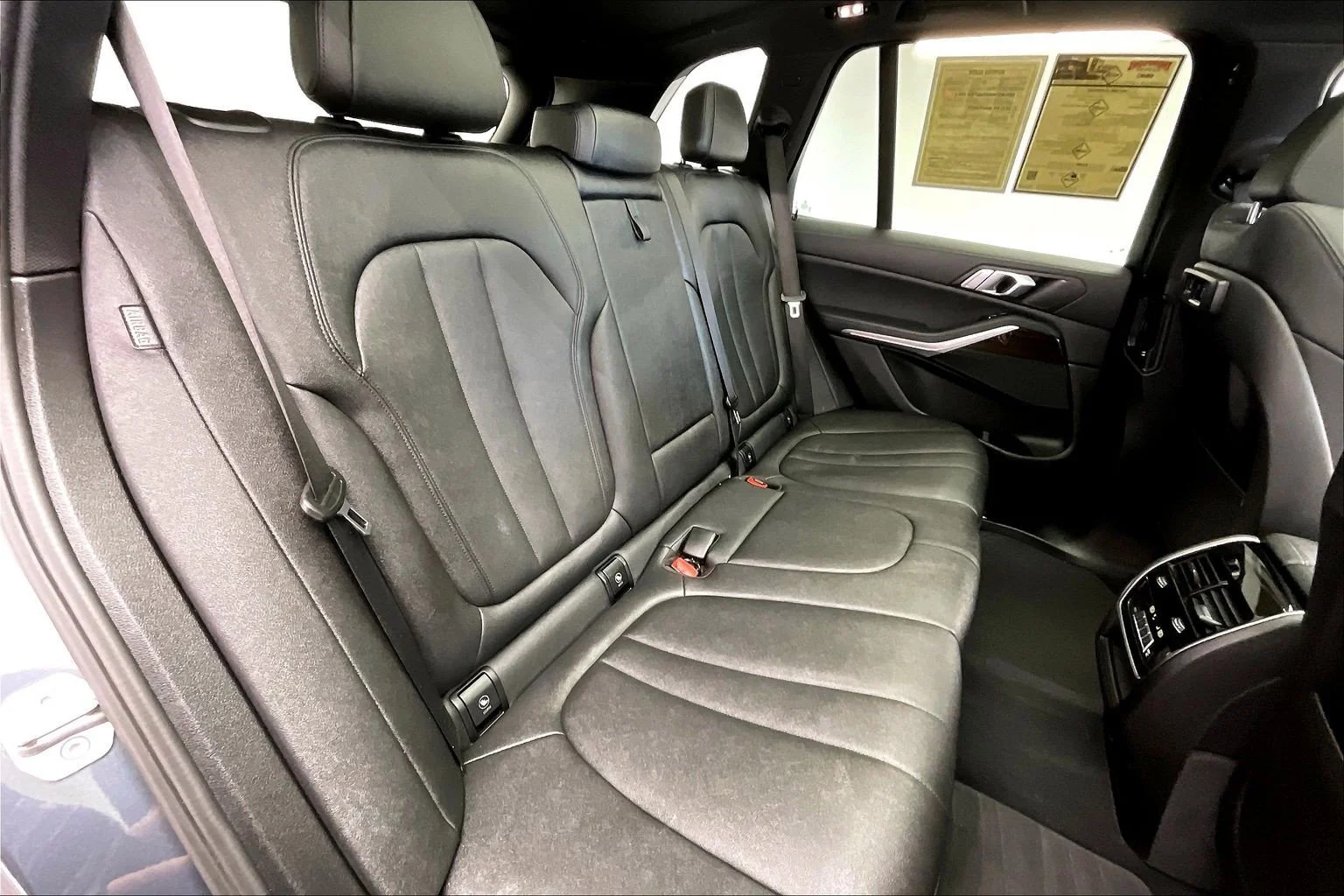 Used 2021 Arctic Gray Metallic BMW xDrive40i image 18