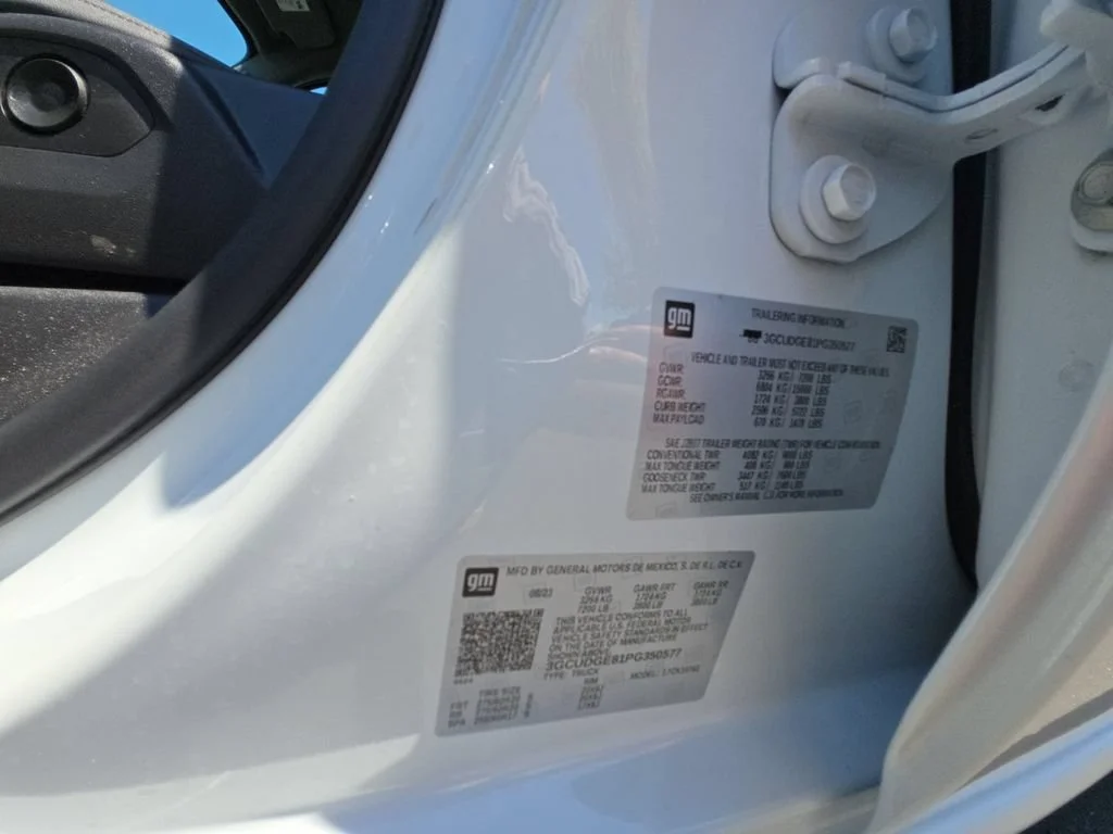 Used 2023 Summit White Chevrolet LTZ image 25