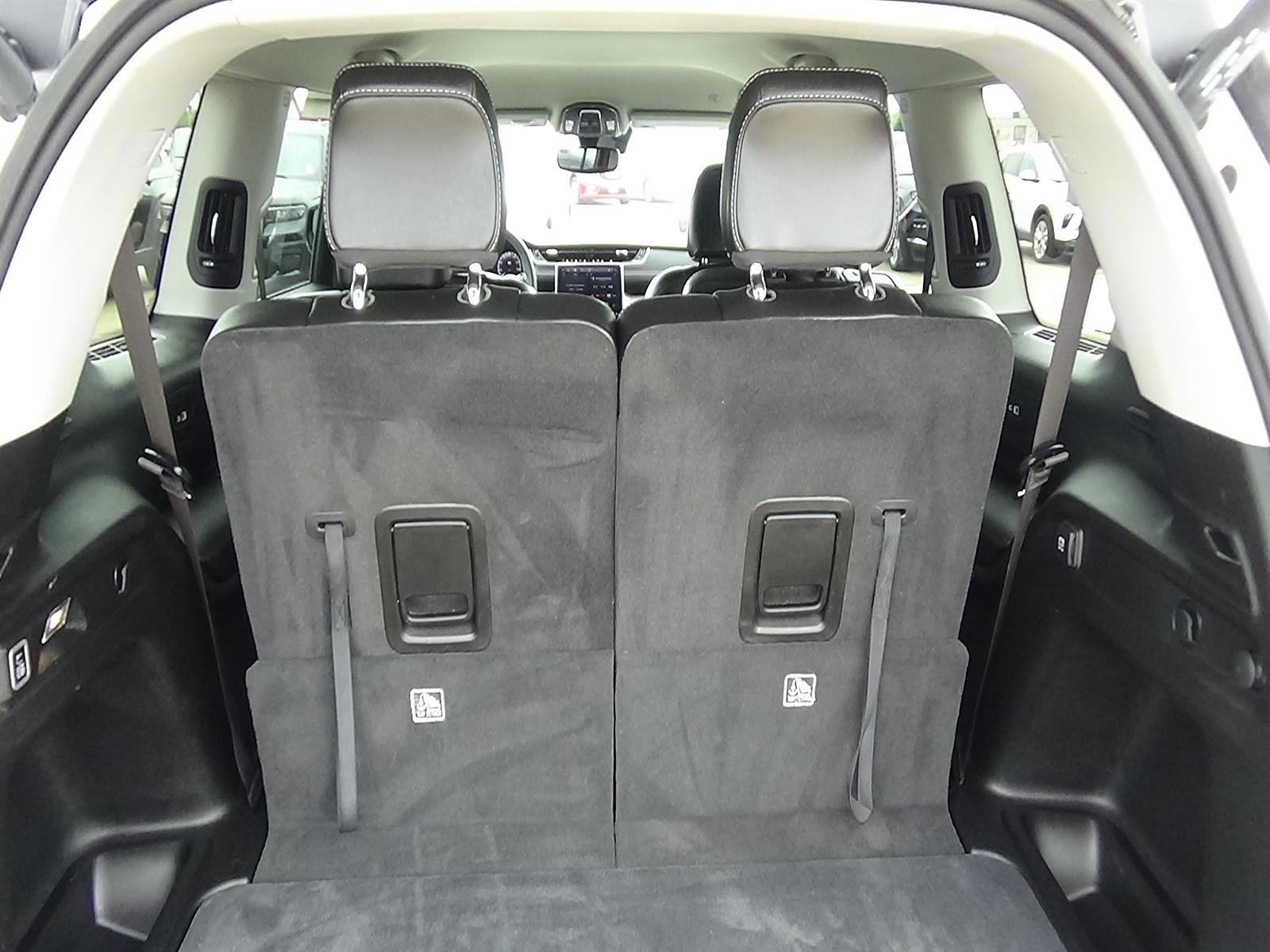 Used 2023 Bright White Clear Coat (pw7) Jeep Limited image 11