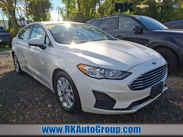 Used 2020 White Ford SE image 1