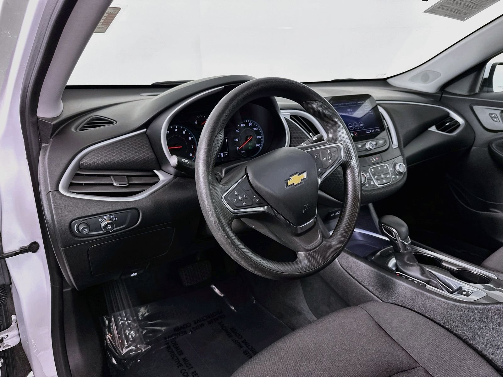 Used 2023 Summit White Chevrolet LT image 9