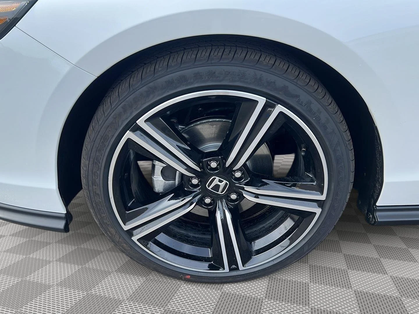 New 2026 Platinum White Pearl Honda SE image 3