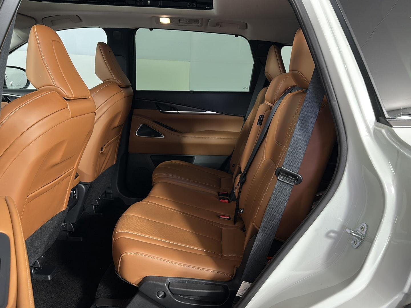 Certified Used 2023 Majestic White INFINITI SENSORY image 32