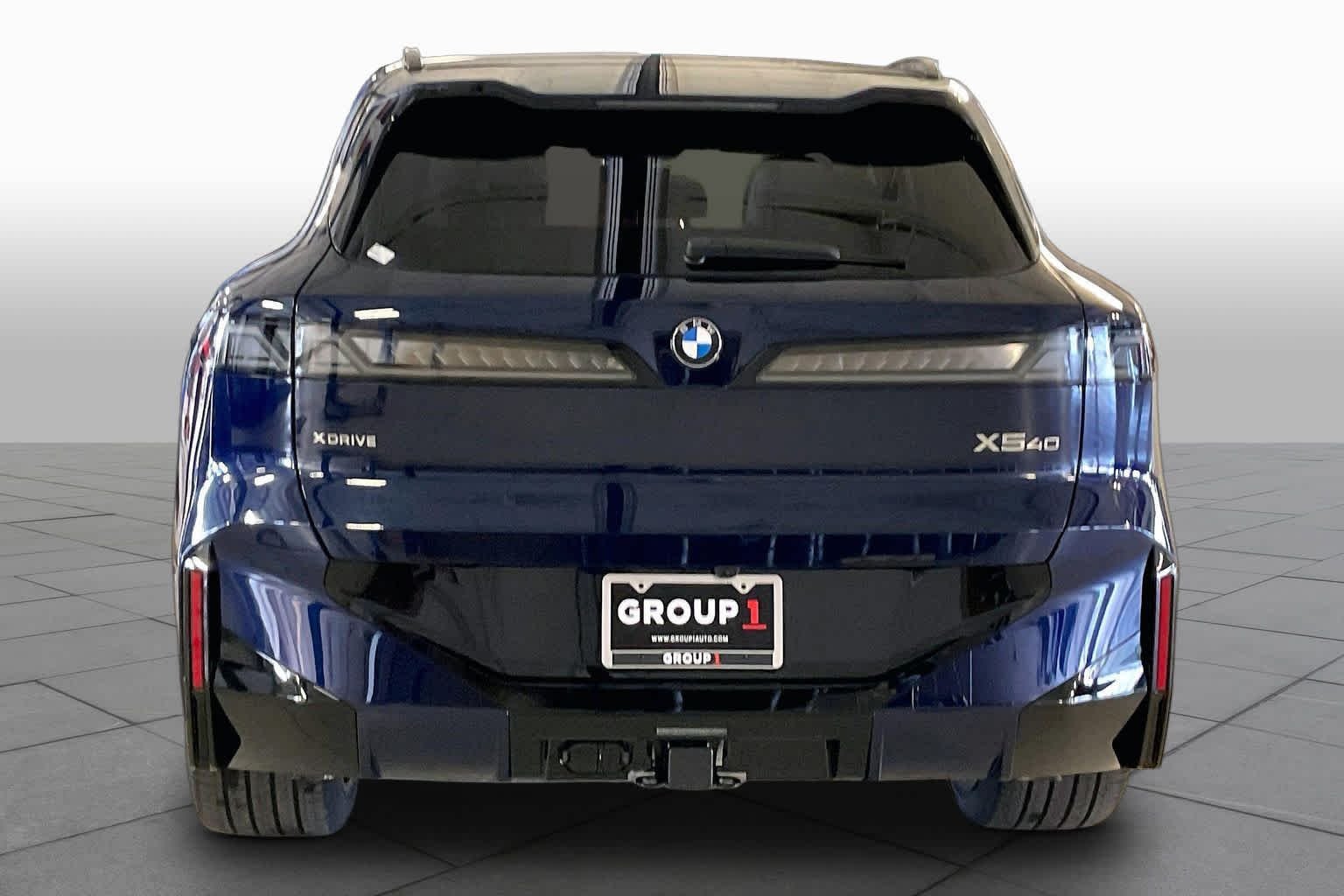 New 2027 Tanzanite Blue II Metallic BMW 40 xDrive image 4