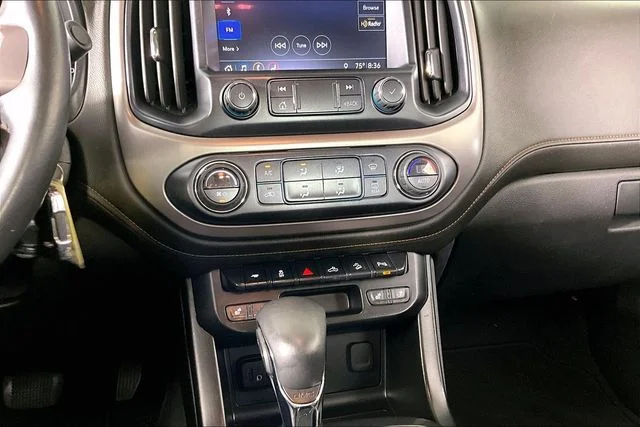 Used 2022 White GMC AT4 w/Leather image 9