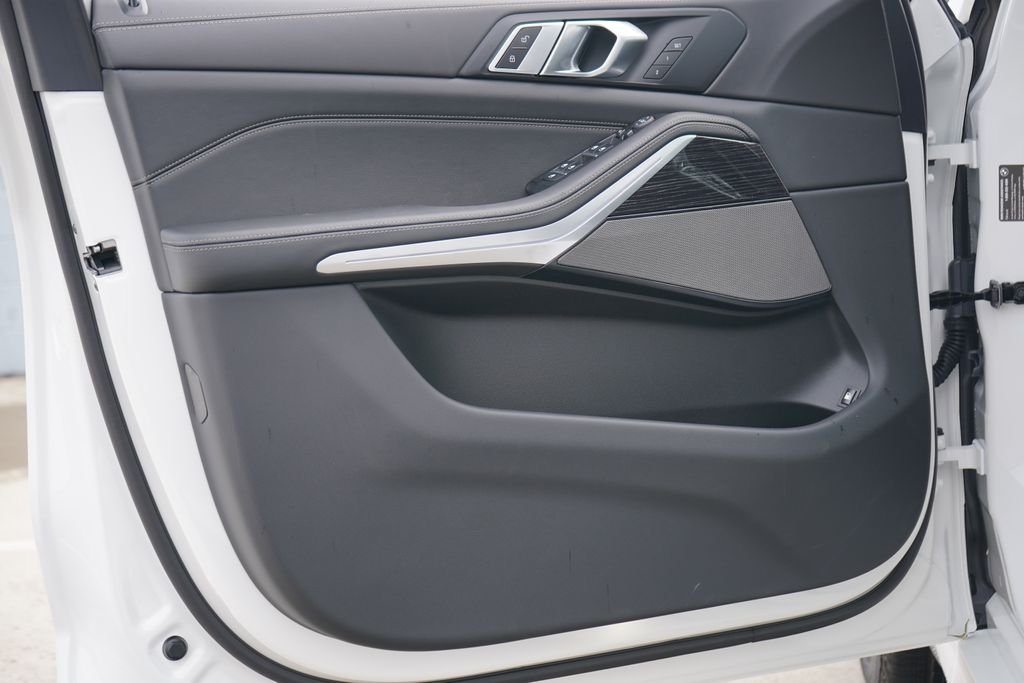 New 2026 Alpine White BMW xDrive50e image 9