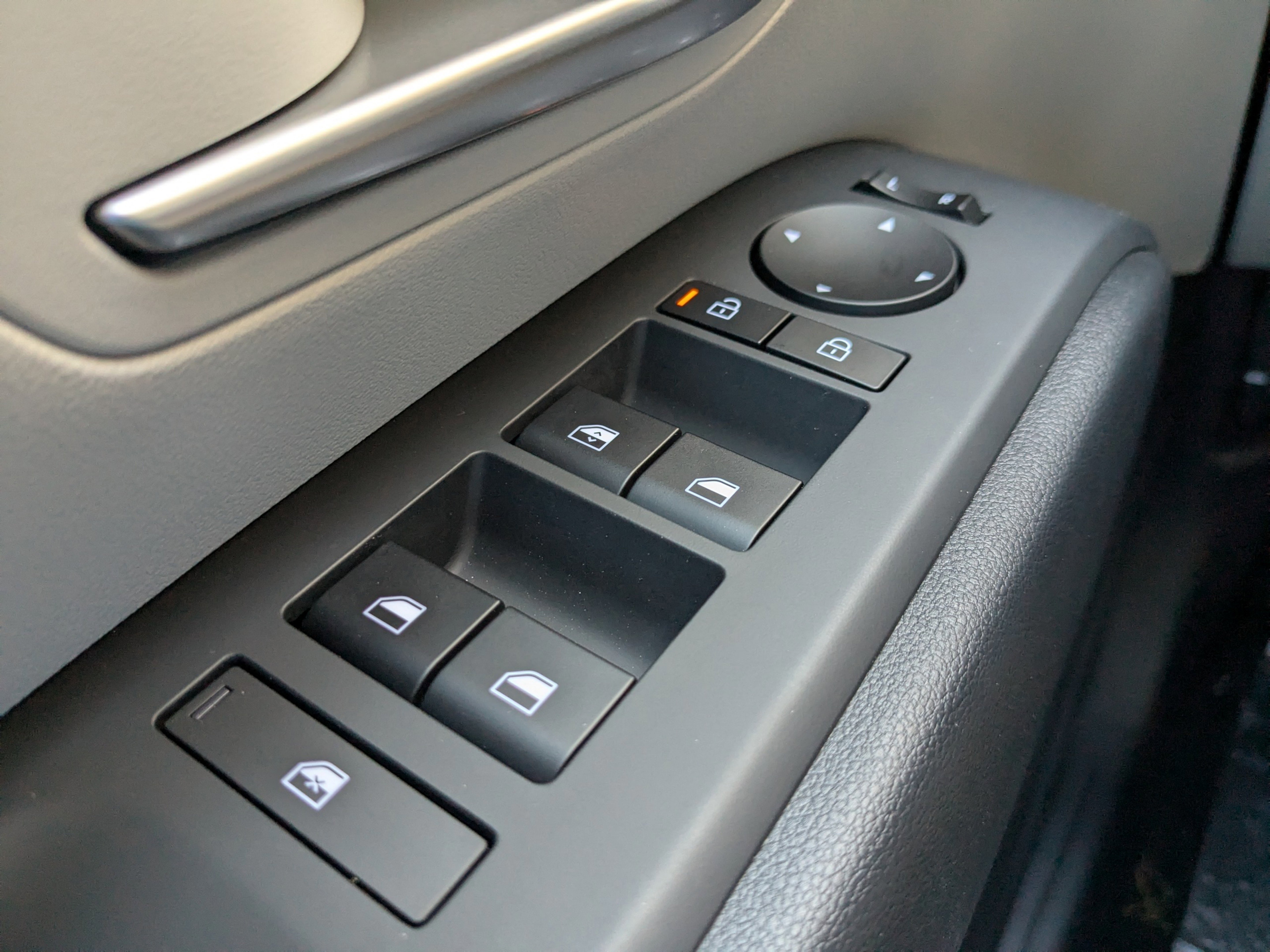 New 2026 Shimmering Silver Hyundai SE FWD image 16