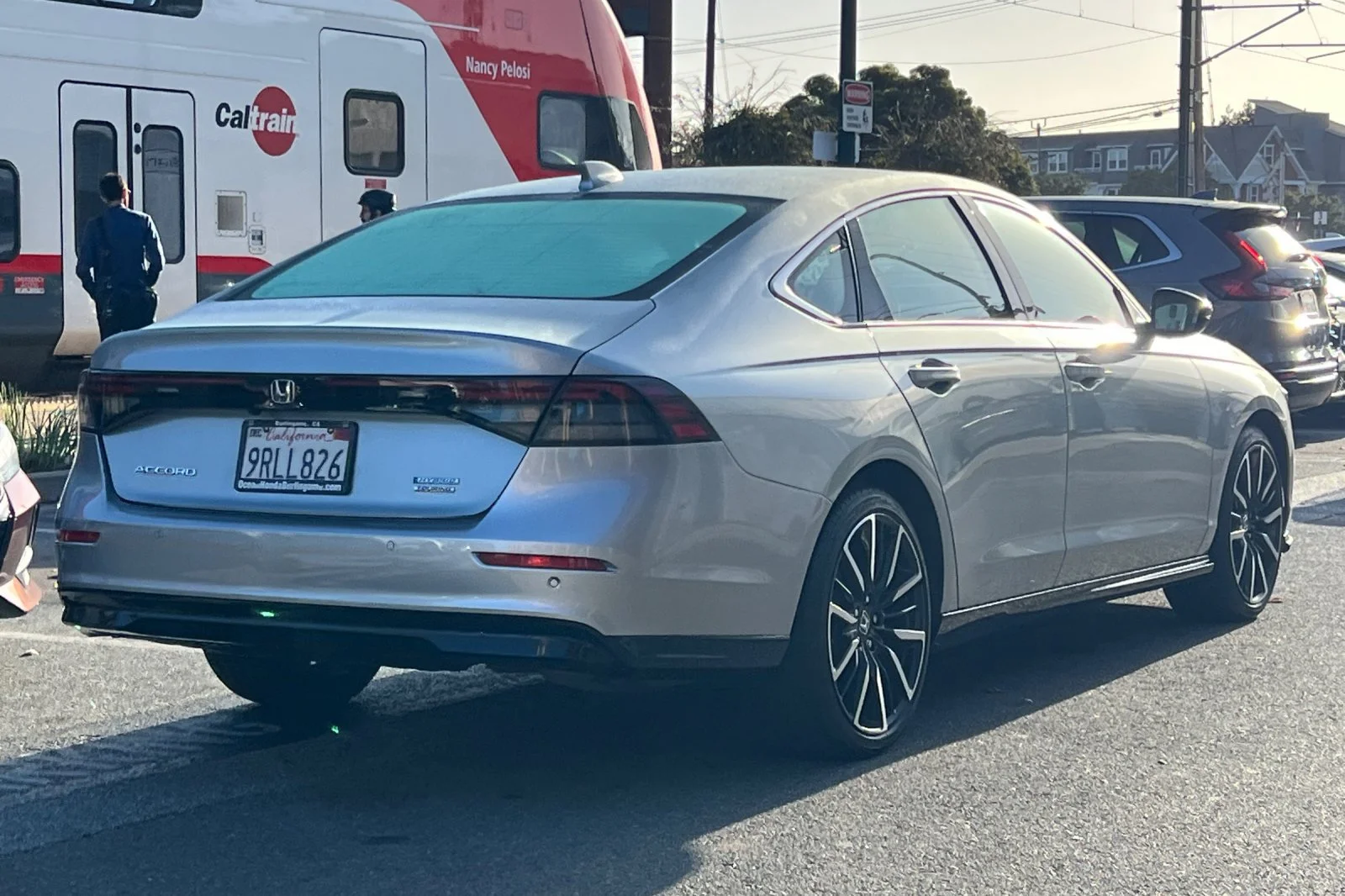 Certified Used 2024 Solar Silver Metallic Honda Touring image 6