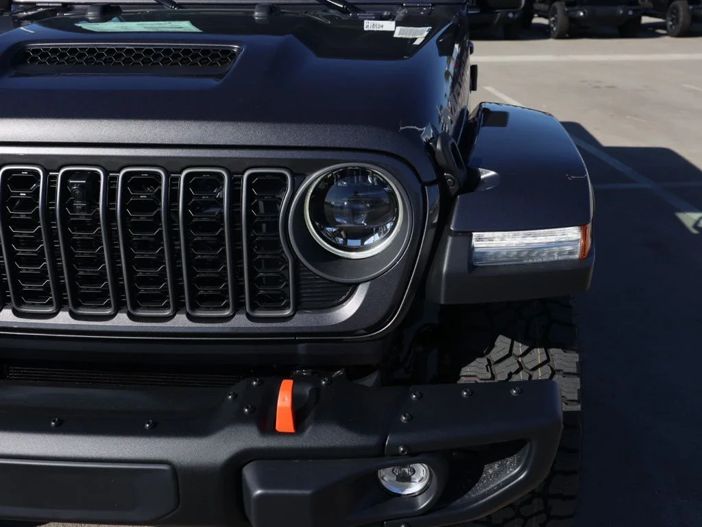 New 2026 Granite Crystal Metallic Clear-Coat Exterior Paint Jeep Mojave X image 9