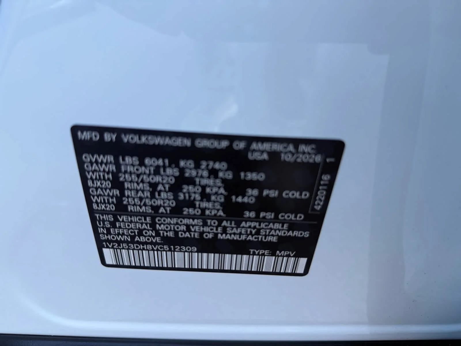 New 2027 Opal White Pearl Volkswagen SE w/Technology image 25