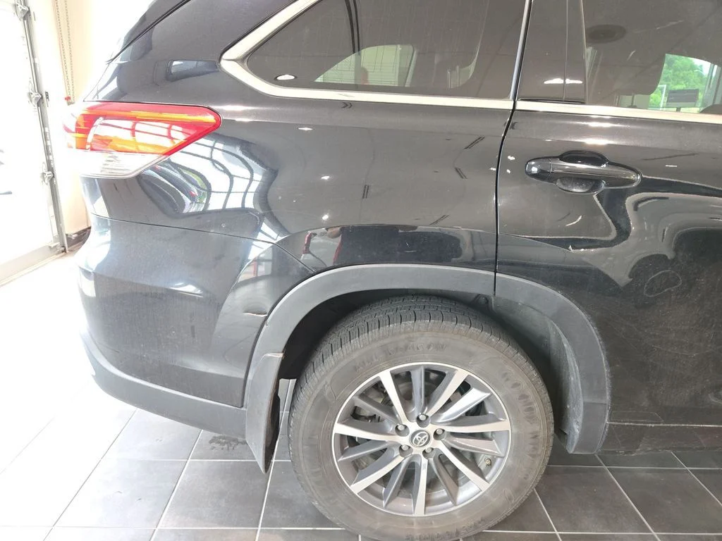 Used 2018 Black Toyota XLE image 8