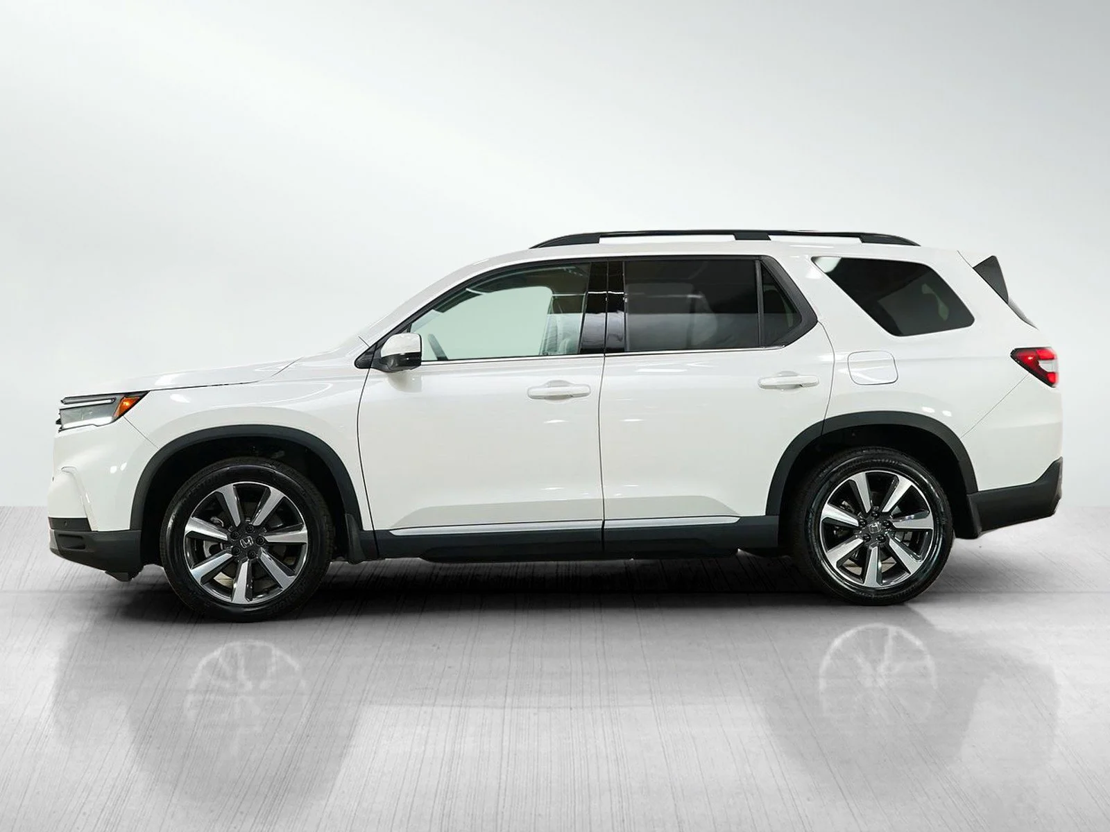 Used 2024 Honda Pilot Touring with VIN 5FNYG1H7XRB020311 for sale in Wayzata, Minnesota