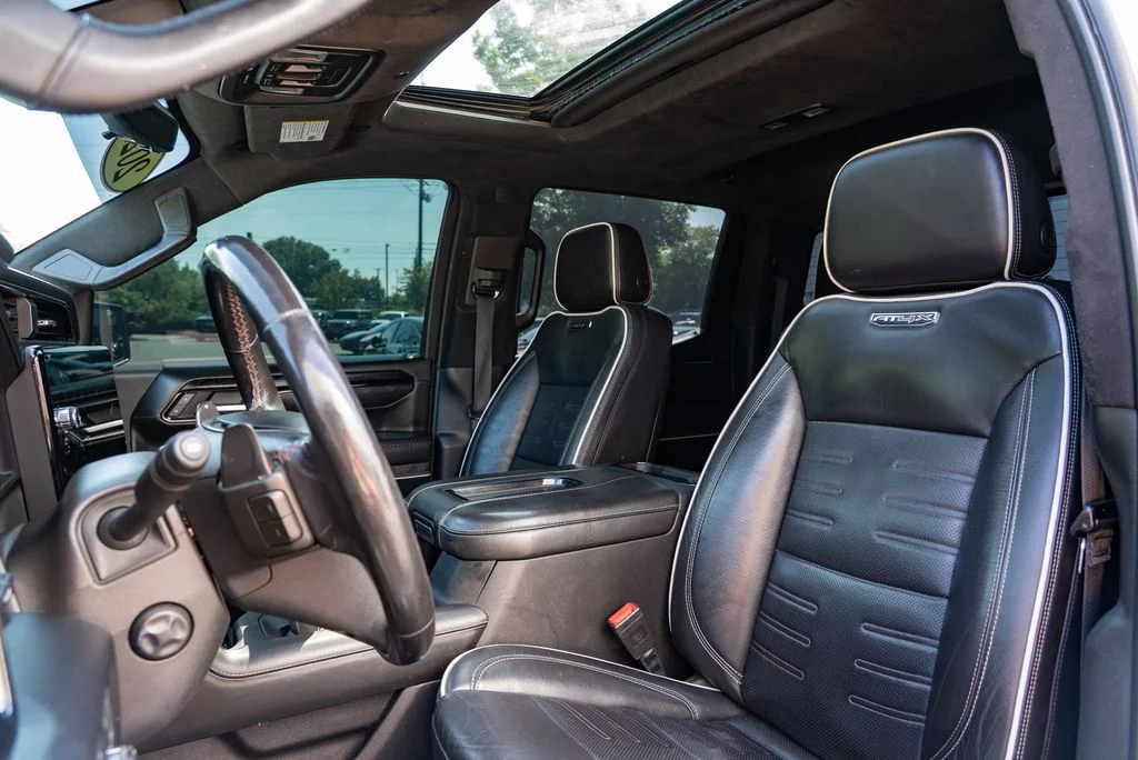 Used 2022 White GMC AT4X image 24