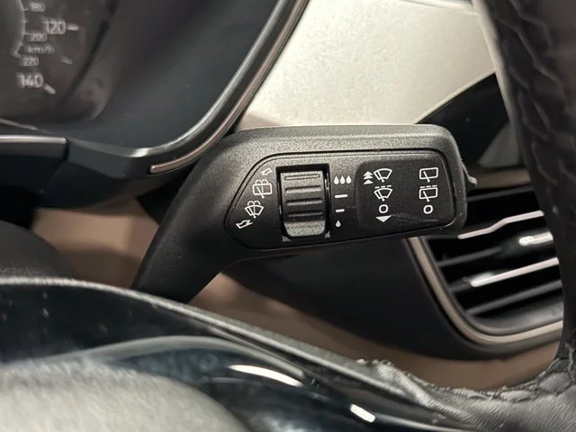 Used 2022 White Ford SEL image 17