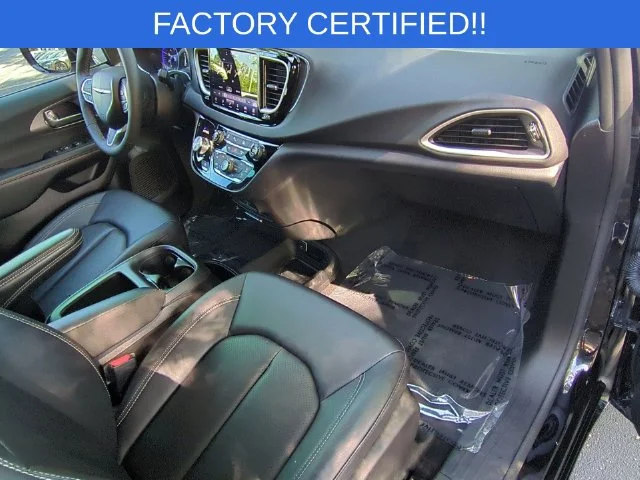 Used 2026 Black Chrysler Select image 33