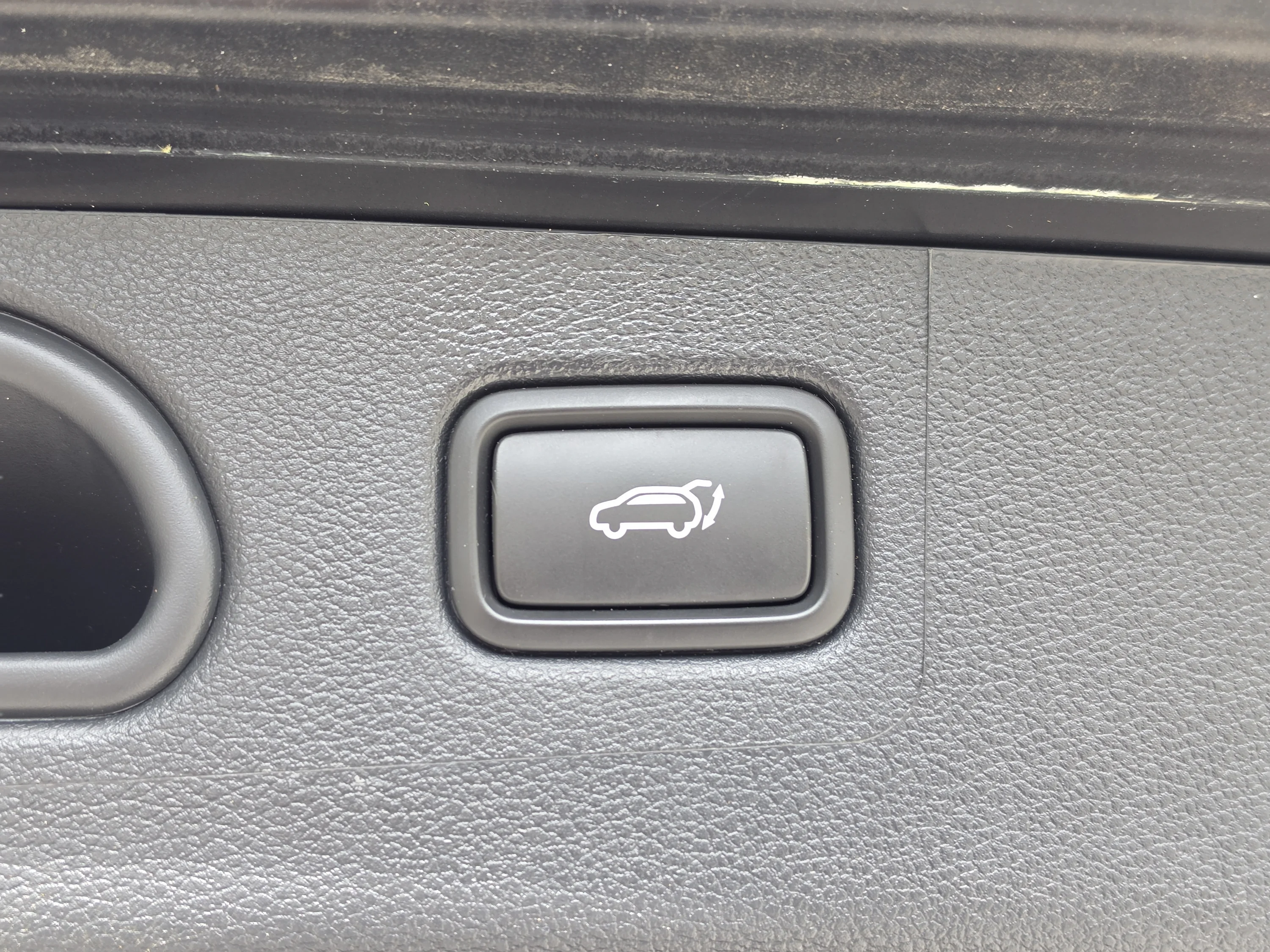 Used 2018 Black Noir Pearl Hyundai Value image 16