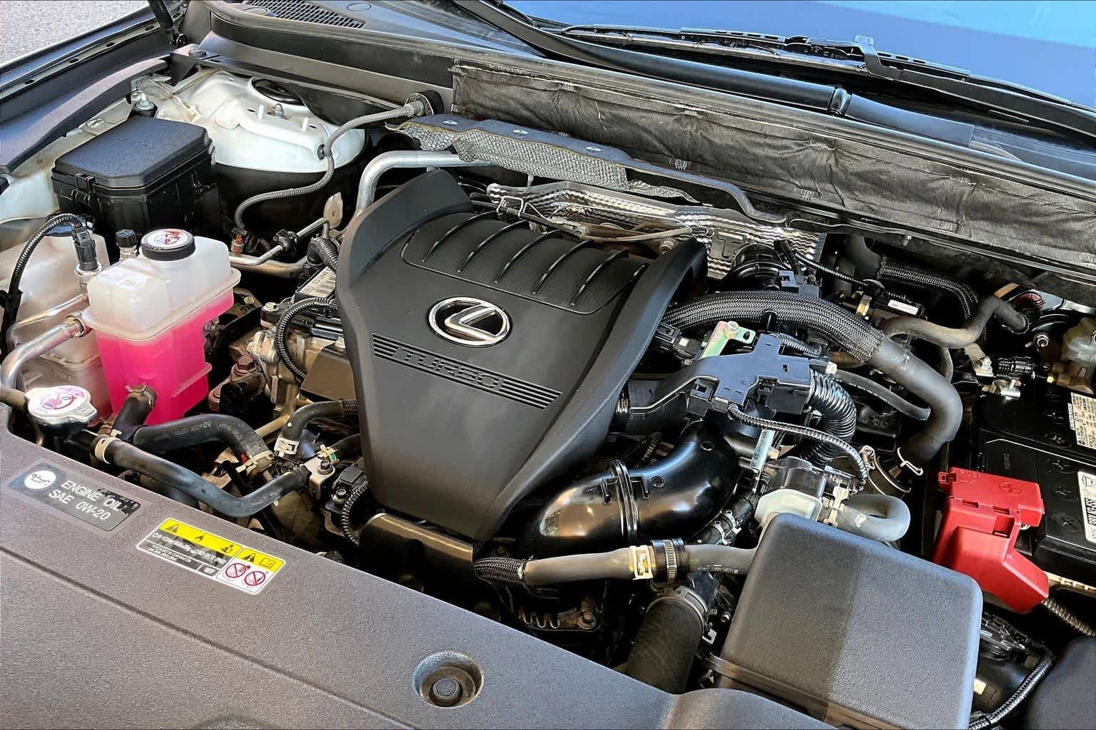 Used 2023 Ultra White Lexus F SPORT Handling image 33