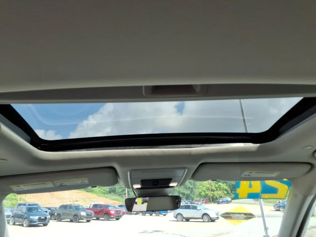 Used 2024 White Honda EX-L image 14