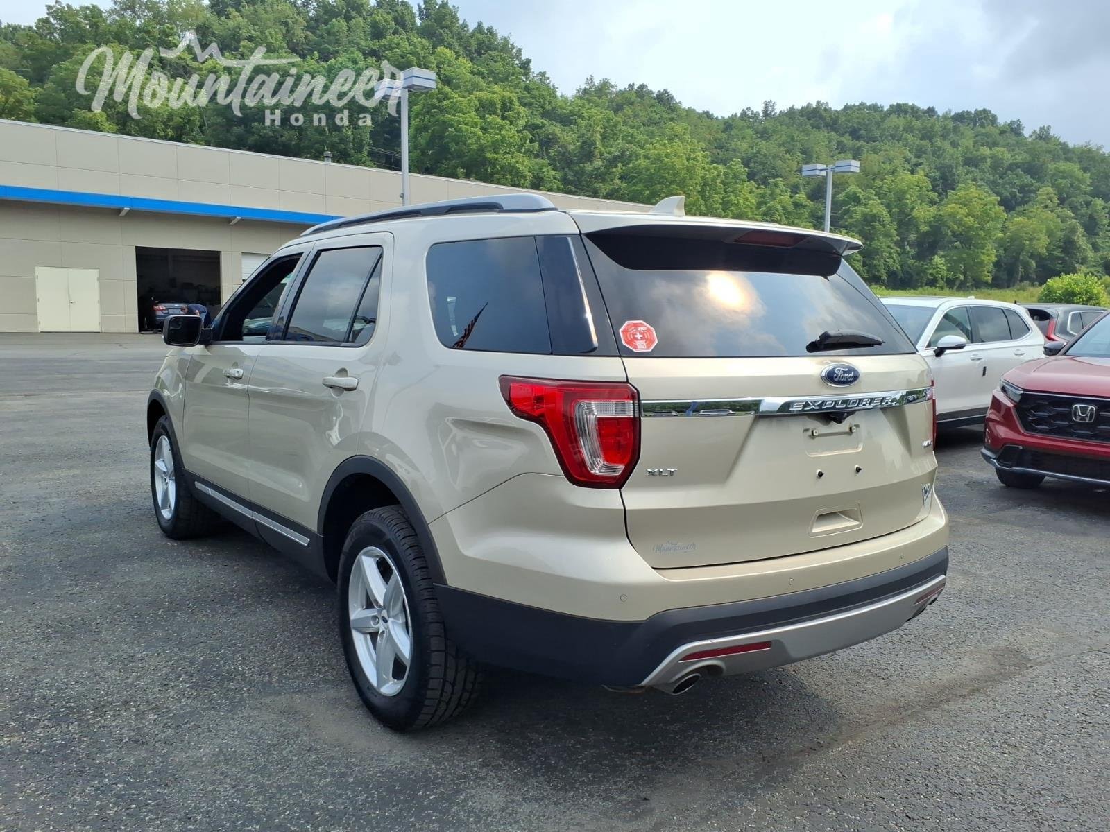 Used 2017 White Gold Ford XLT image 5