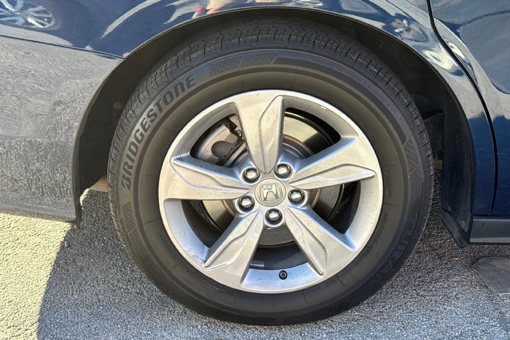Used 2019  Honda EX image 7