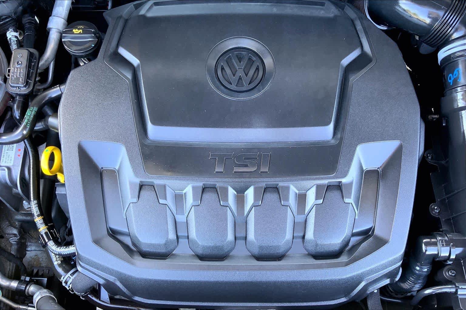 Used 2024 Platinum Gray Metallic Volkswagen SE image 32