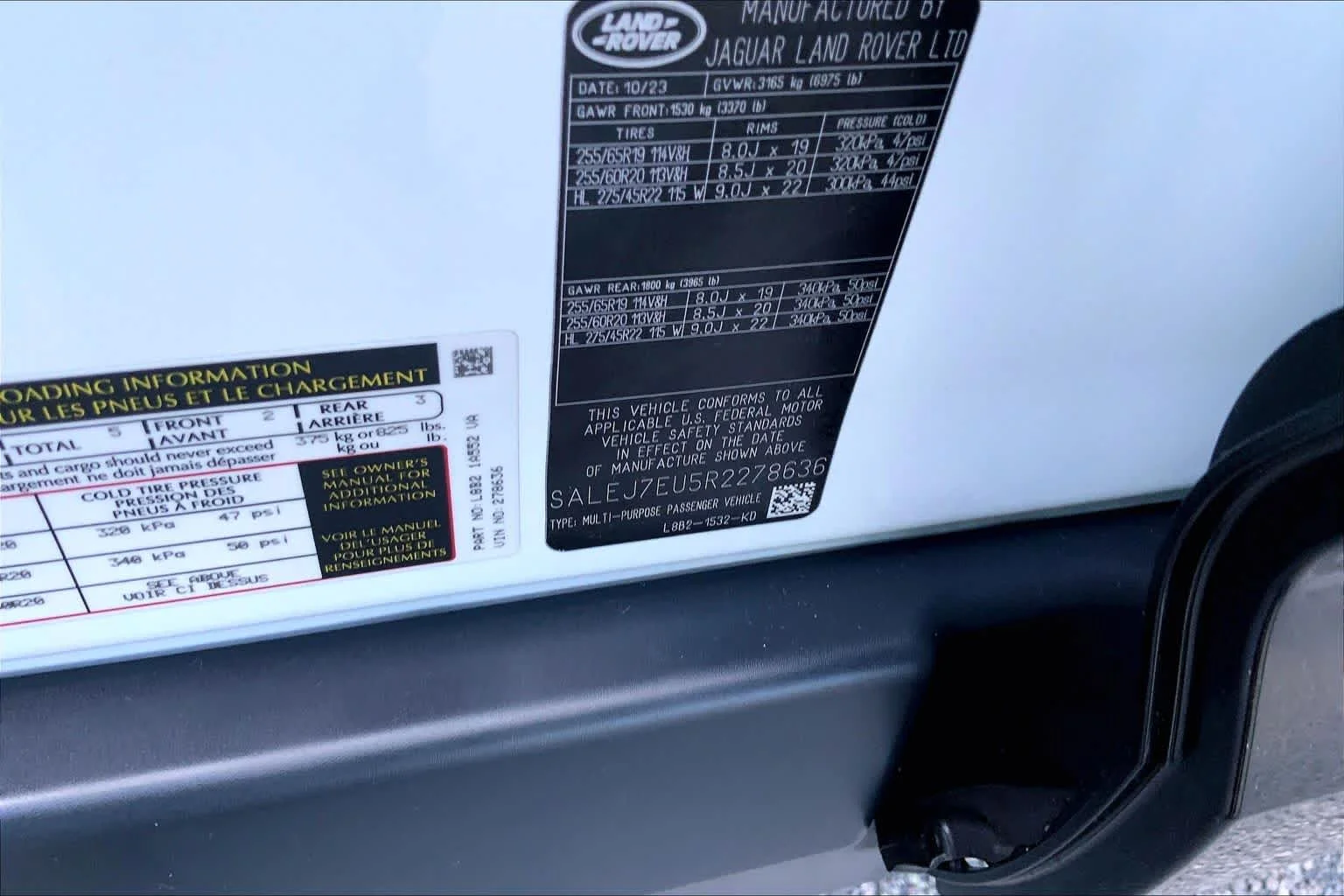 Used 2024 Fuji White Land Rover S image 30