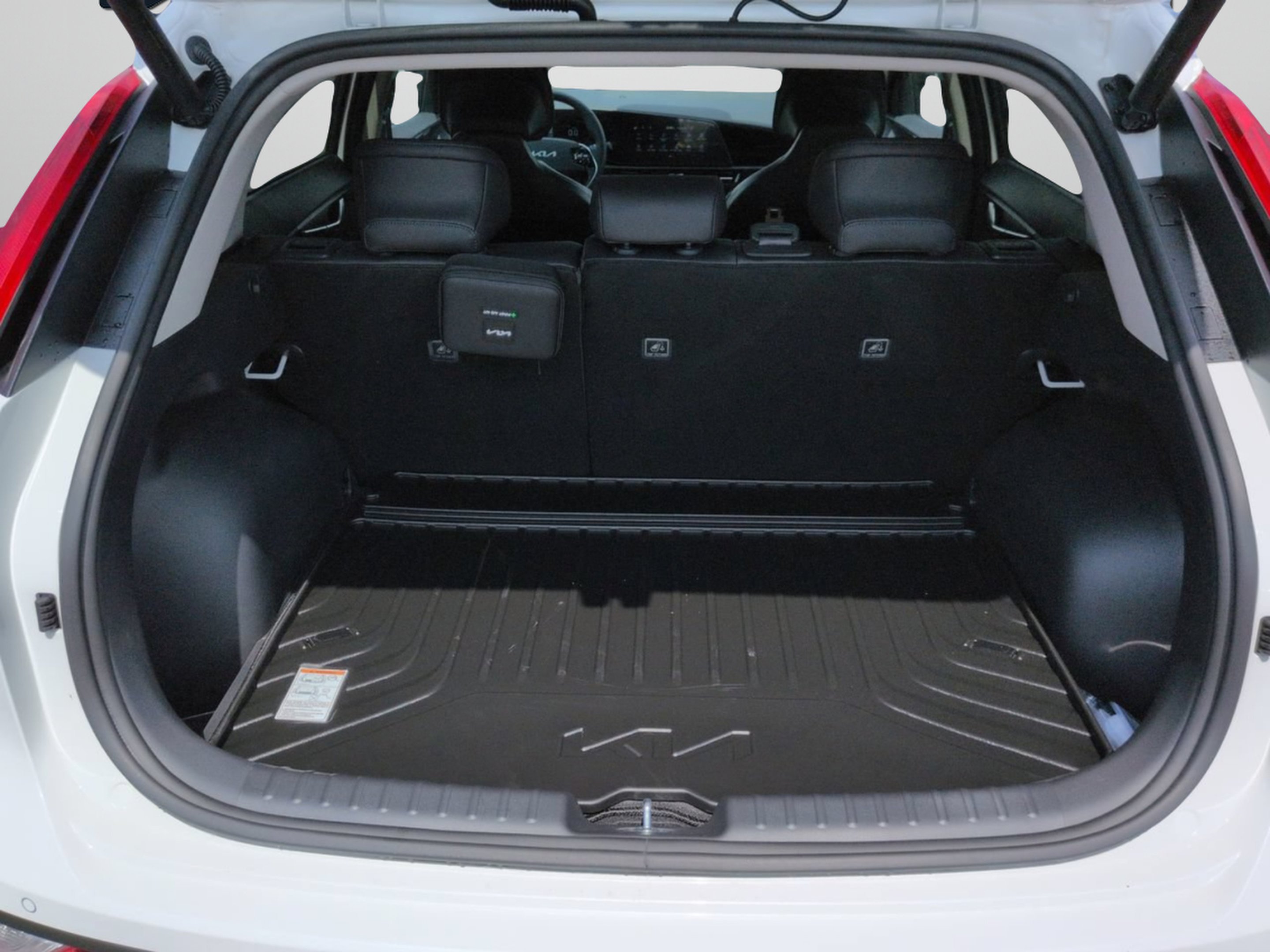 New 2026 Snow White Pearl Kia SX image 10