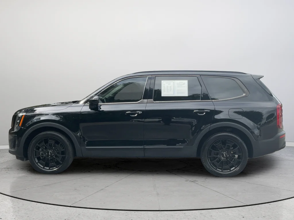 Used 2022 Black Kia EX image 10
