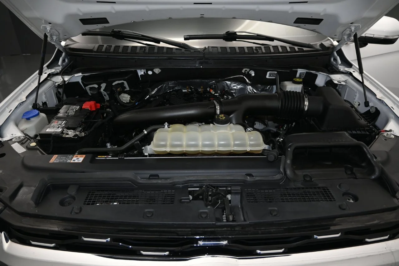 Used 2023 Oxford White Ford Limited image 18
