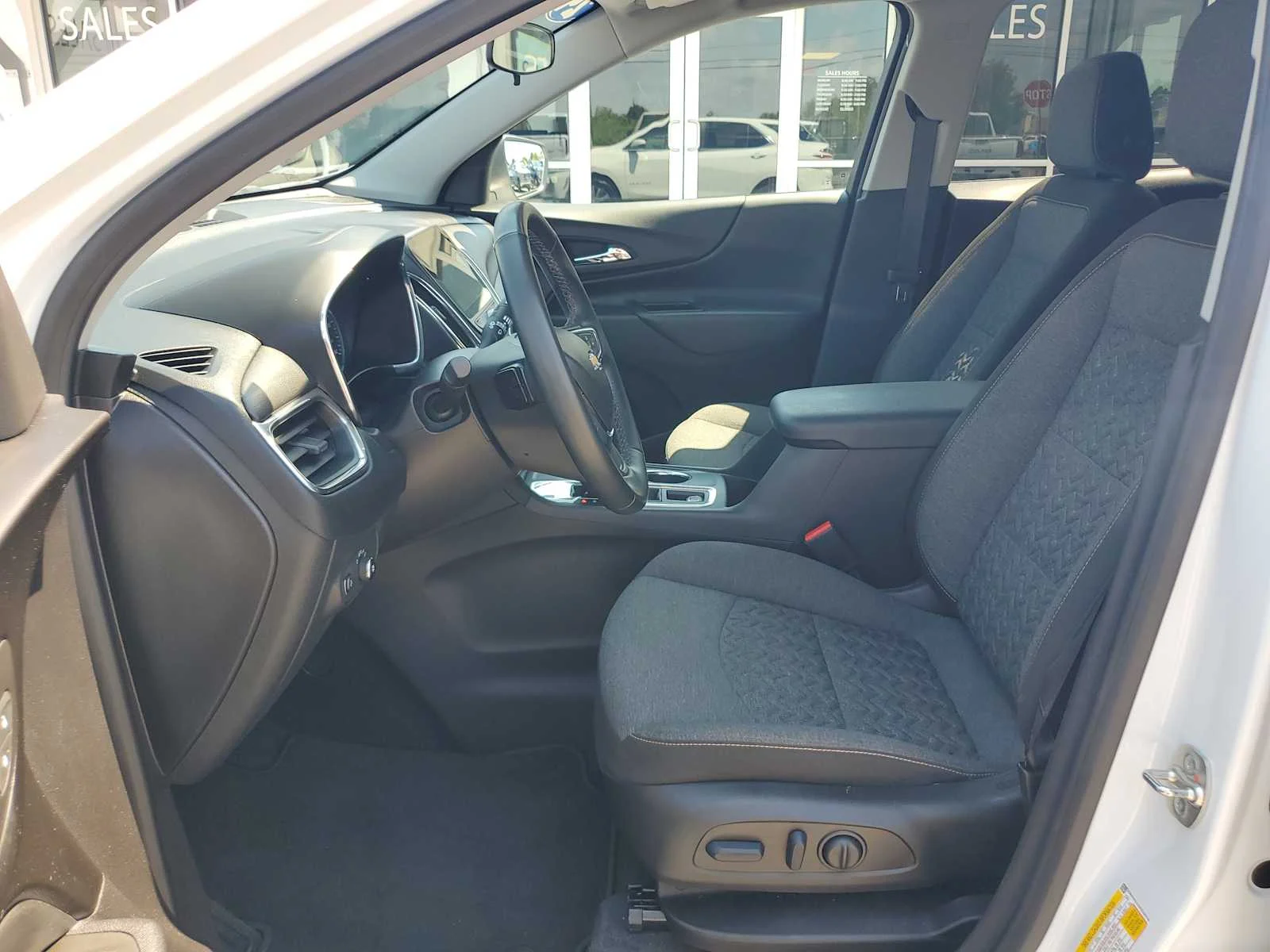 Used 2024 Summit White Chevrolet LT image 23
