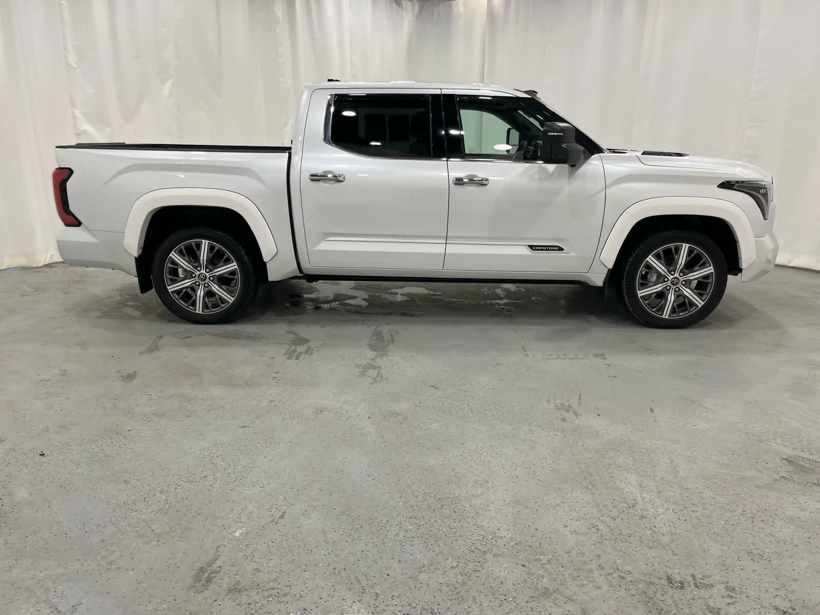 Used 2023  Toyota Capstone Hybrid image 8