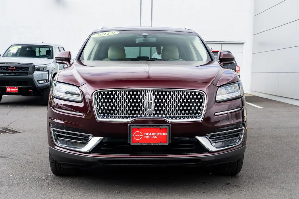 Used 2019 Red Lincoln Reserve image 2